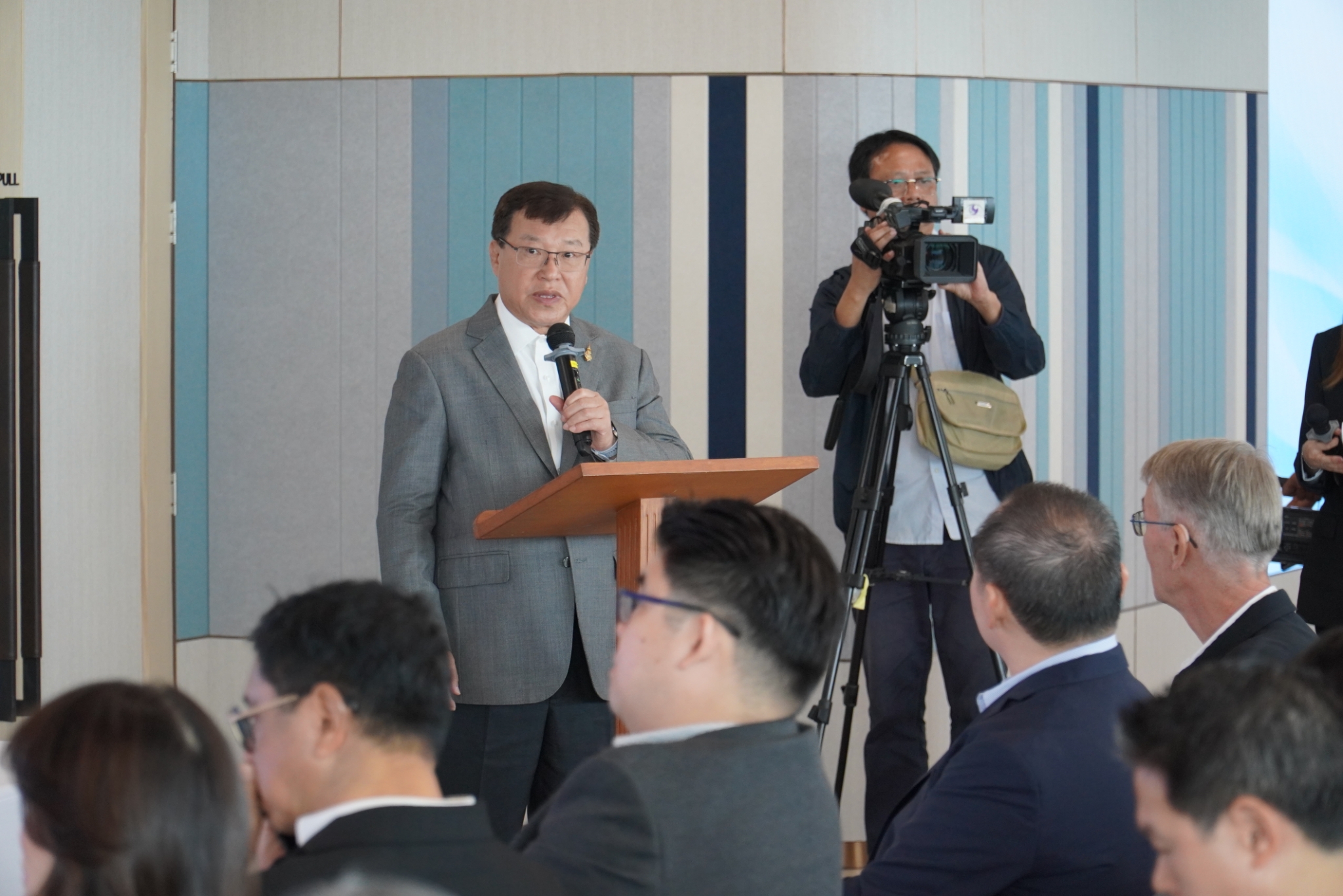 ดร.ไพรินทร์ ชูโชติถาวร กล่าวในงานเซ็น MOU WeCycle WHA