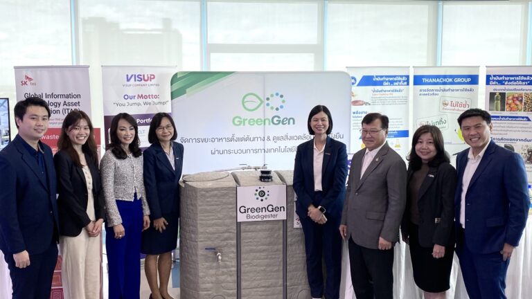 รูปรวมคุณจจรีพร จารุกรสกุล ถังจัดการขยะอาหาร GreenGen Biodigester งานเซ็น MOU โครงการ WeCycle WHA